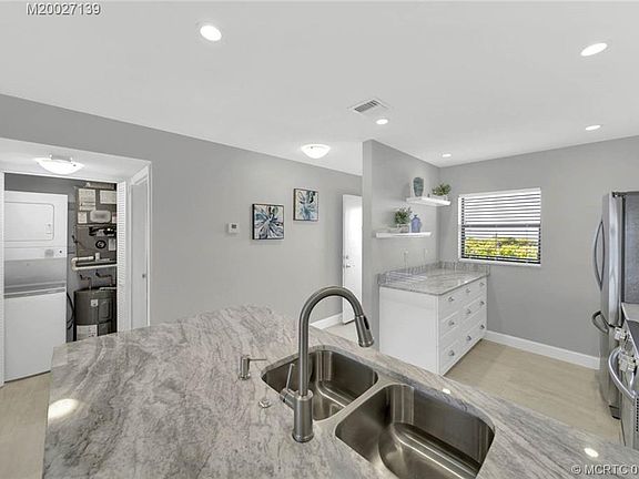 5th image of 7440 S Ocean Dr APT 725