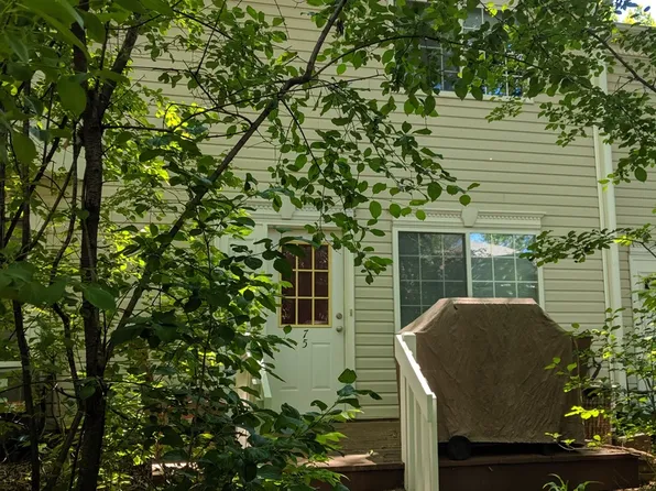 75 N Macgillis Dr, Round Lake, IL 60073