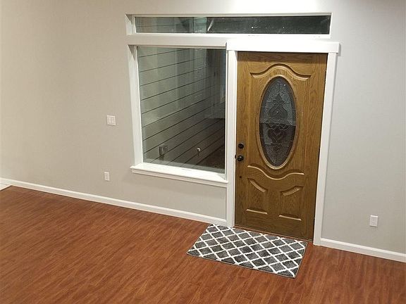 4th image of 608 S Douglas Ave