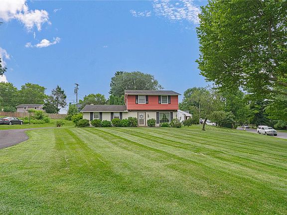 2nd image of 525 Apple Hill Dr