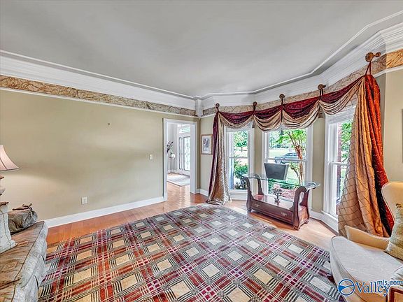 5th image of 107 Camden Cir