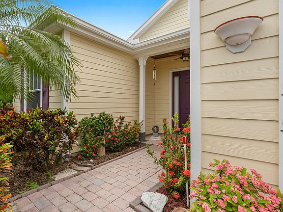 5th image of 515 NE Canoe Park Cir