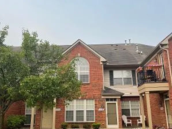 23484 Williamsburg Cir, Woodhaven, MI 48183