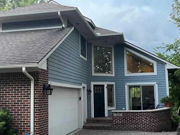 320 Charlevoix St, Commerce Township, MI 48382
