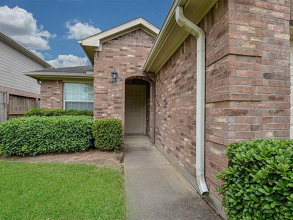 3rd image of 5027 Royal Cypress Dr