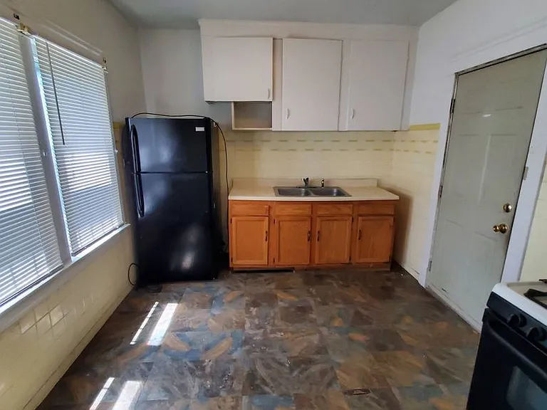 2760 E 122nd St Cleveland 44120 — Photo 15