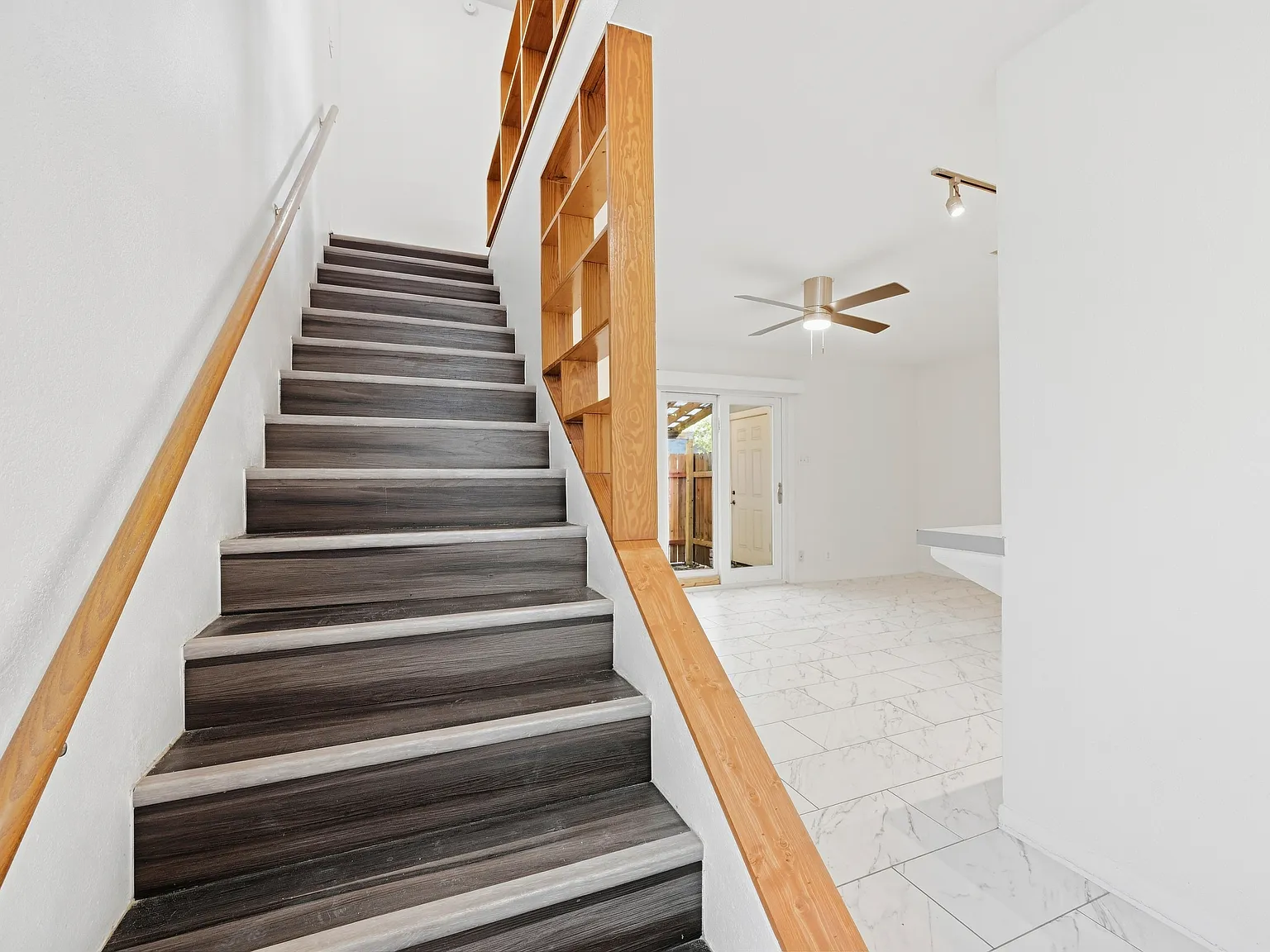 1 bed, 1.5 bath, 850 sqft, $1,600 — Photo 3