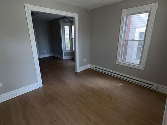 3rd image of 327-329 S 10th Ave