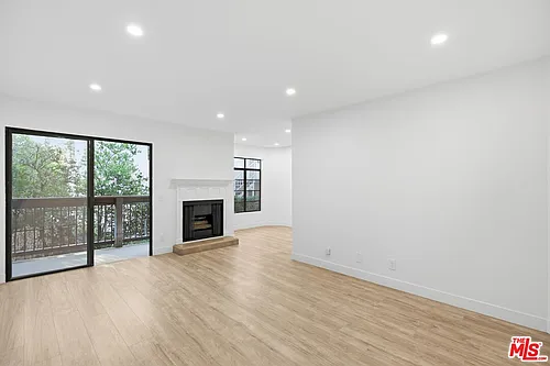 13025 Moorpark St #106 Photo 1