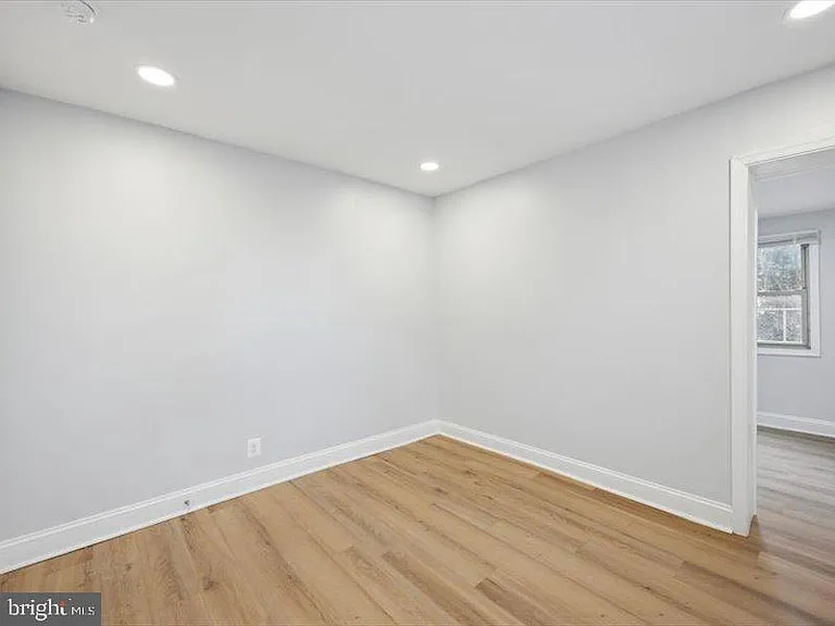 2253 N Delhi St — Photo 7