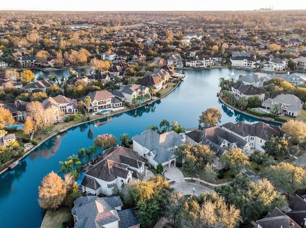 5011 Regency Dr, Sugar Land, TX 77479
