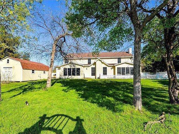 2nd image of 302 Victorian Dr