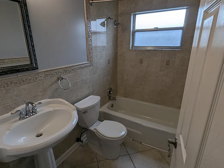 4906A 21st St W — Photo 29