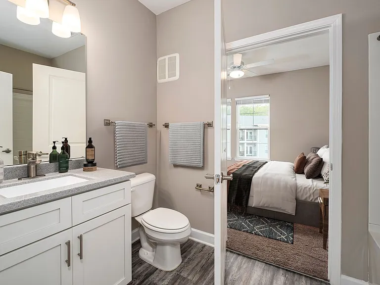 Richmond Place Luxury Apartments — Photo 35