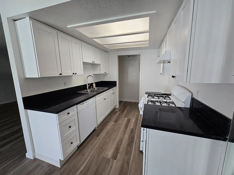 9047 Langdon Ave #15 — Photo 6