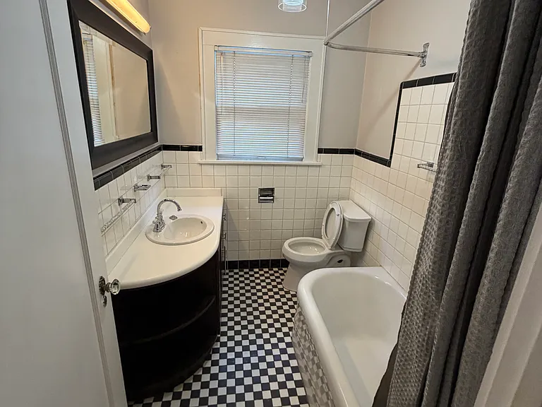 1716 S Rockford Ave — Photo 1