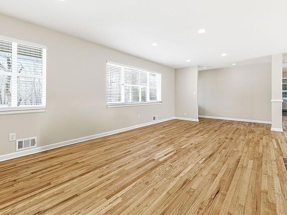 5th image of 2160 Riverside Dr