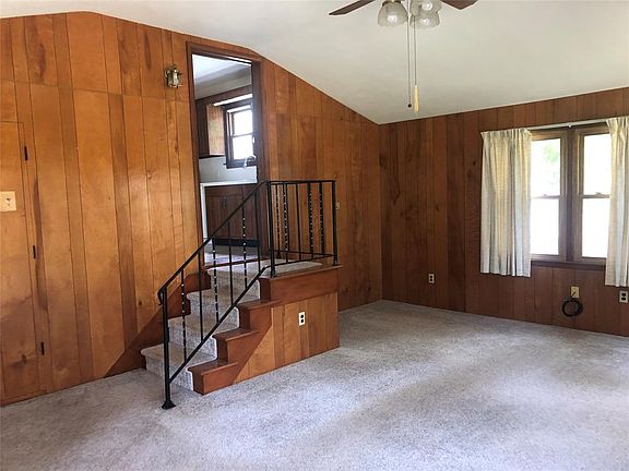 3rd image of 717 Dickson St