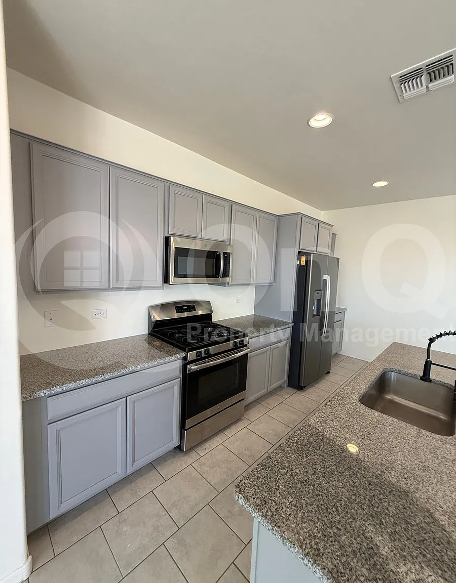 3 bed, 2.0 bath, 2099 sqft, $1,999 — Photo 3