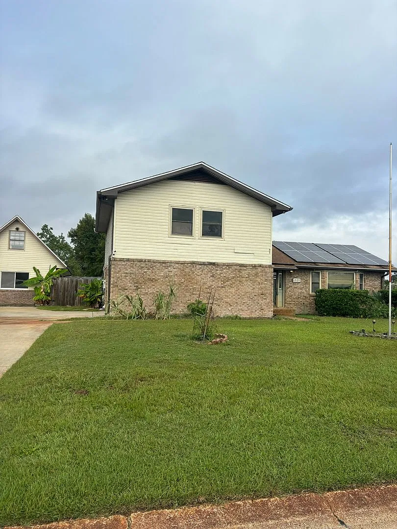 1520 Belmont Blvd — Photo 1