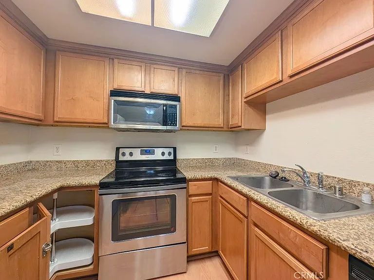 1965 Coulston St #10 — Photo 32
