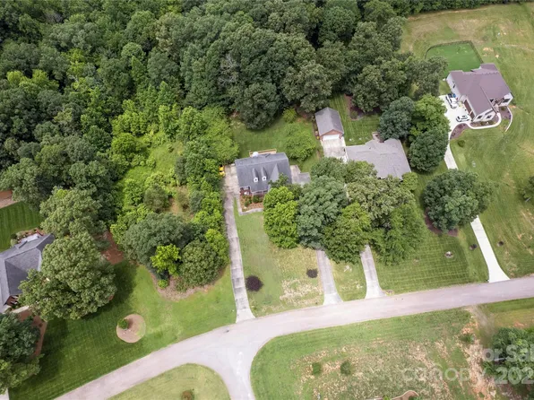 3874 Willow Grove Ln, Concord, NC 28025