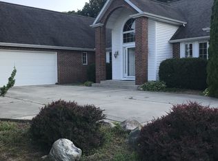 89 12th Rd, Bourbon, IN 46504