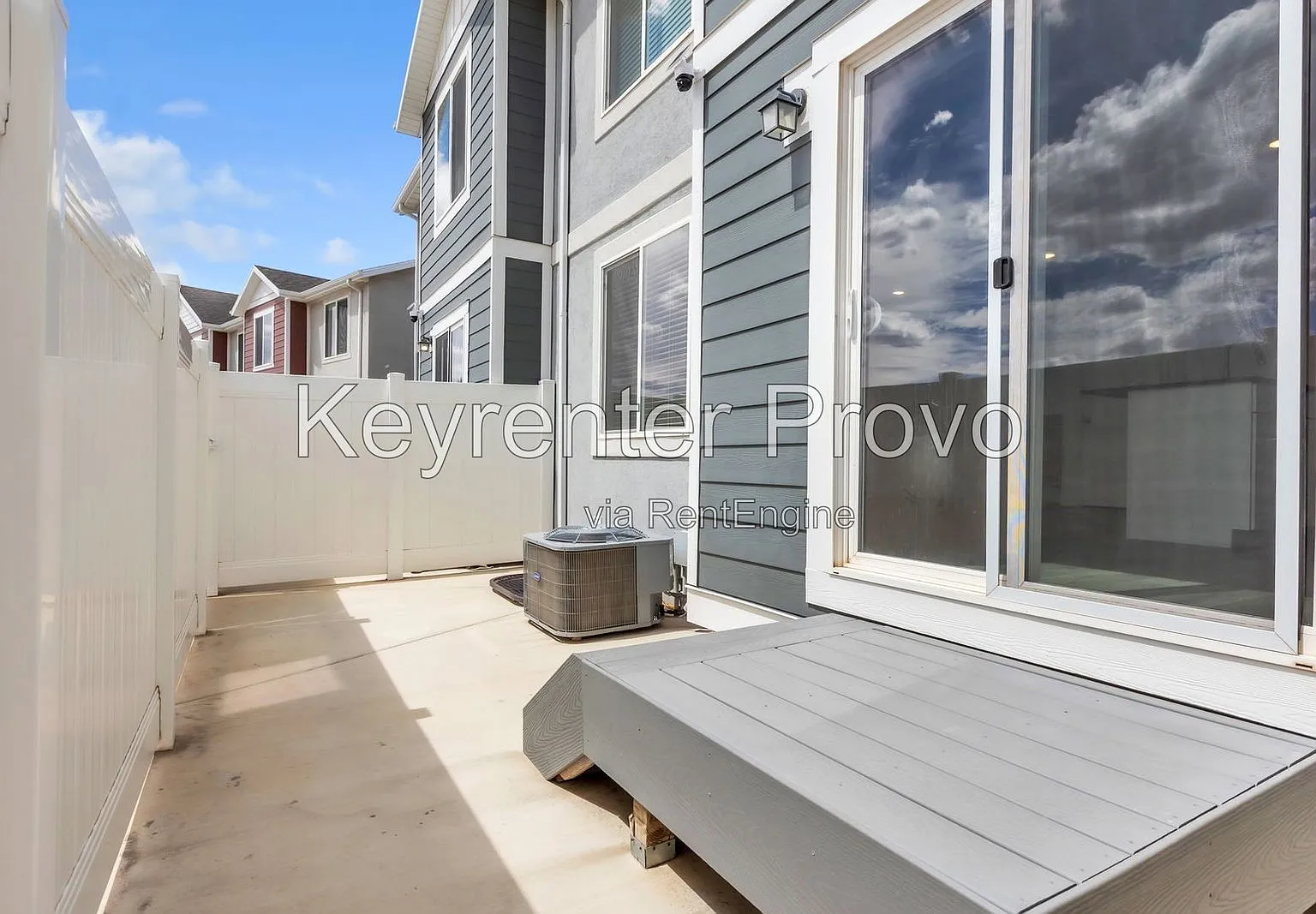 3 bed, 3.5 bath, 2100 sqft, $2,100 — Photo 4