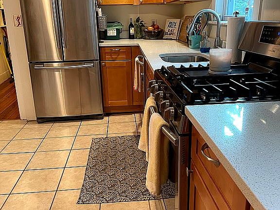 Tile floor kitchen