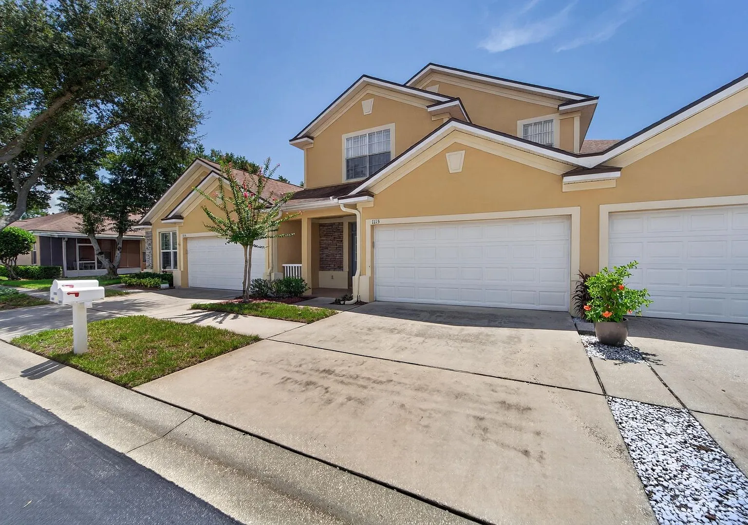 Spacious Savannah Landings Townhome in Gated Valrico Community ! — Photo 4