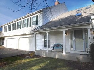 2S730 Grove Ln, Warrenville, IL 60555