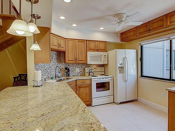 4th image of 223 Woodland Dr #223