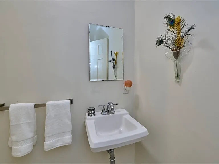 118 Trowbridge St #6 — Photo 12