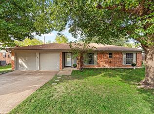 1121 Timbercreek Rd, Benbrook, TX 76126