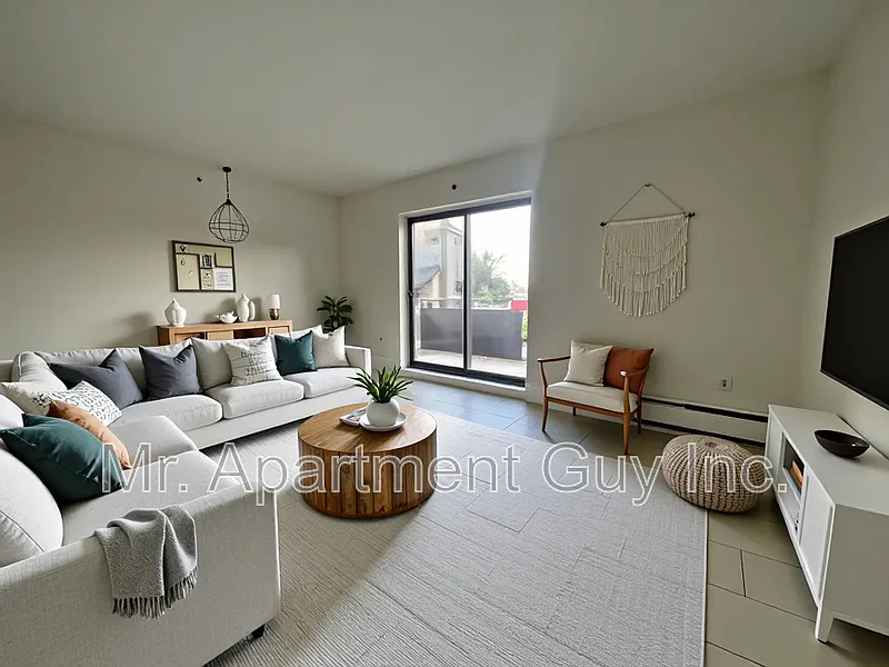 37 Wellington St S #3D