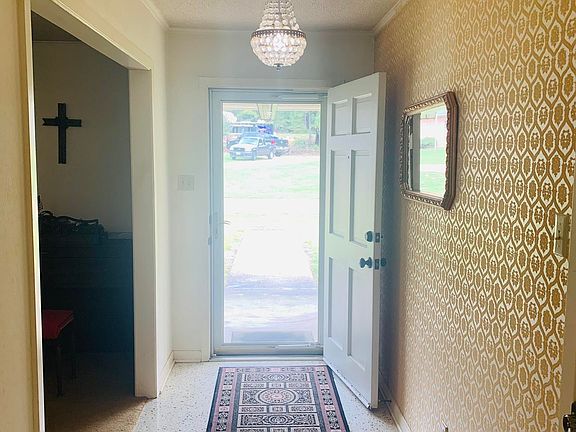 4th image of 803 Graham Dr