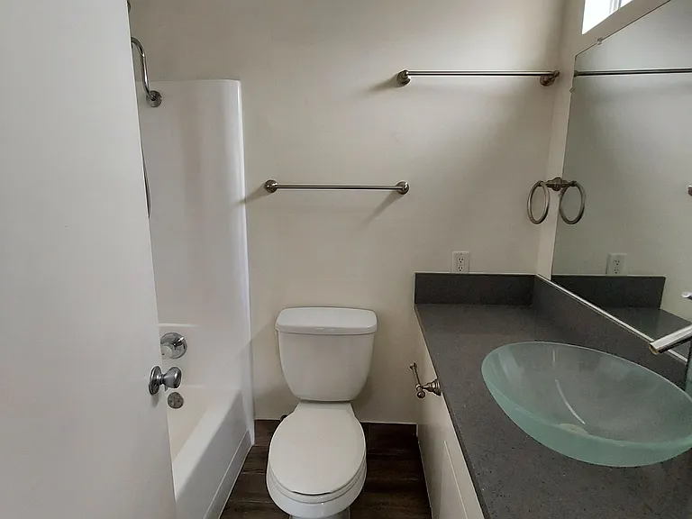 Studio-Loft $1,879- Available Mid June