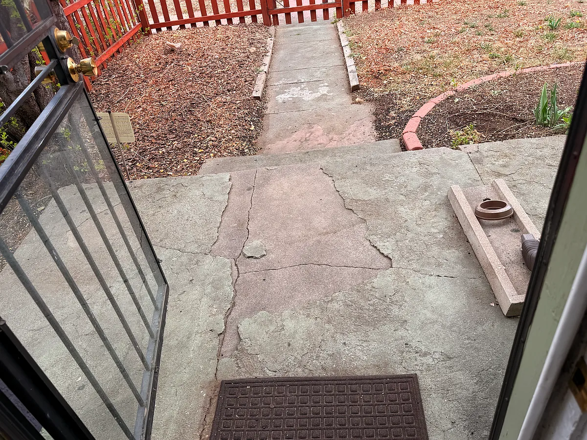 Front stoop. - 2944 California St