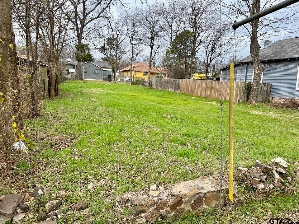 1st image of 706 N Della Ave