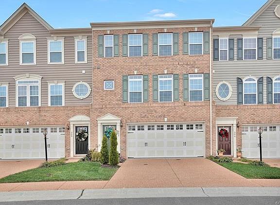 2nd image of 302 Siena Ln #302