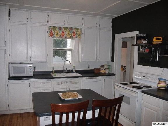2nd image of 411 Front St