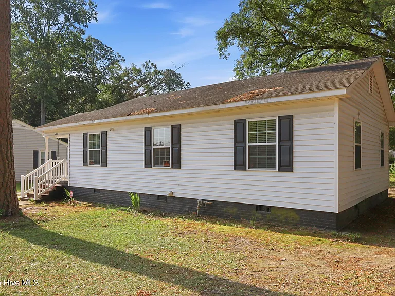 200 S Sylvan Dr — Photo 2