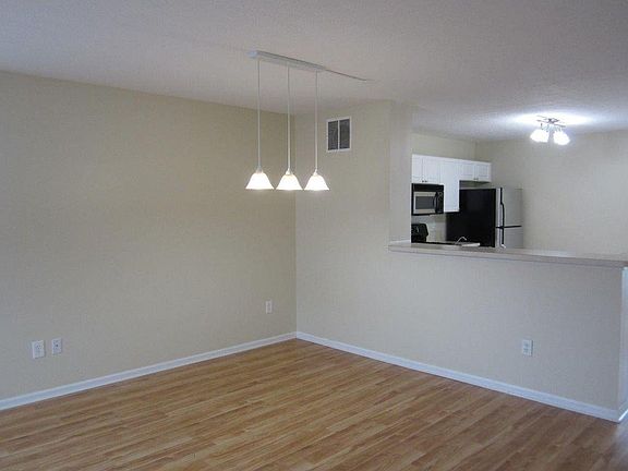 4th image of 1138 Green Knoll Dr