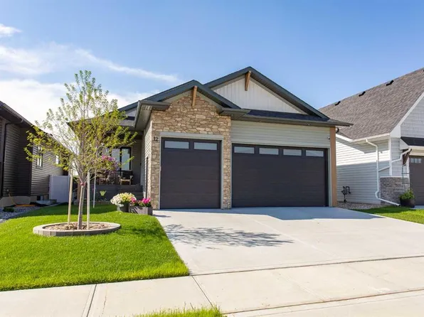 12 N Emmett Cres, Red Deer, AB T4P 3G8