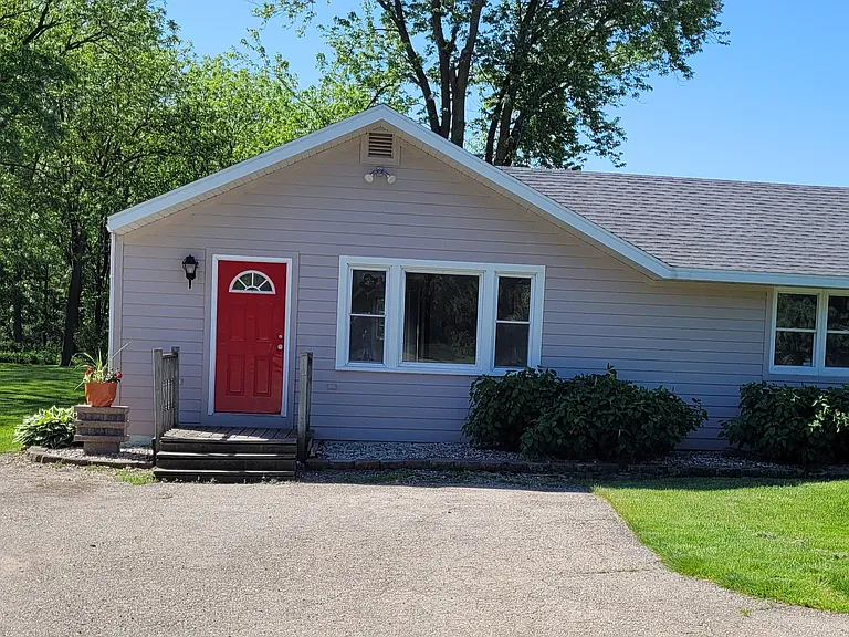 W3485 S Lakeshore Dr — Photo 1