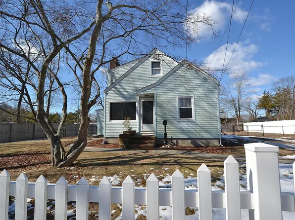 8 Wheeler Court, Patchogue, NY 11772