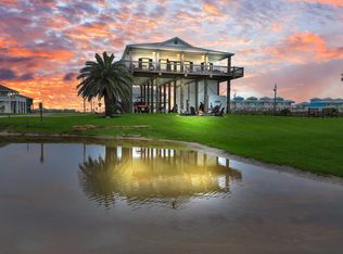 810 Casa Dr, Crystal Beach, TX 77650