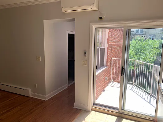 Rented by Hudson Exclusive Inc | media 8