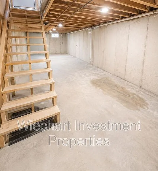 232 N Cherry St — Photo 16