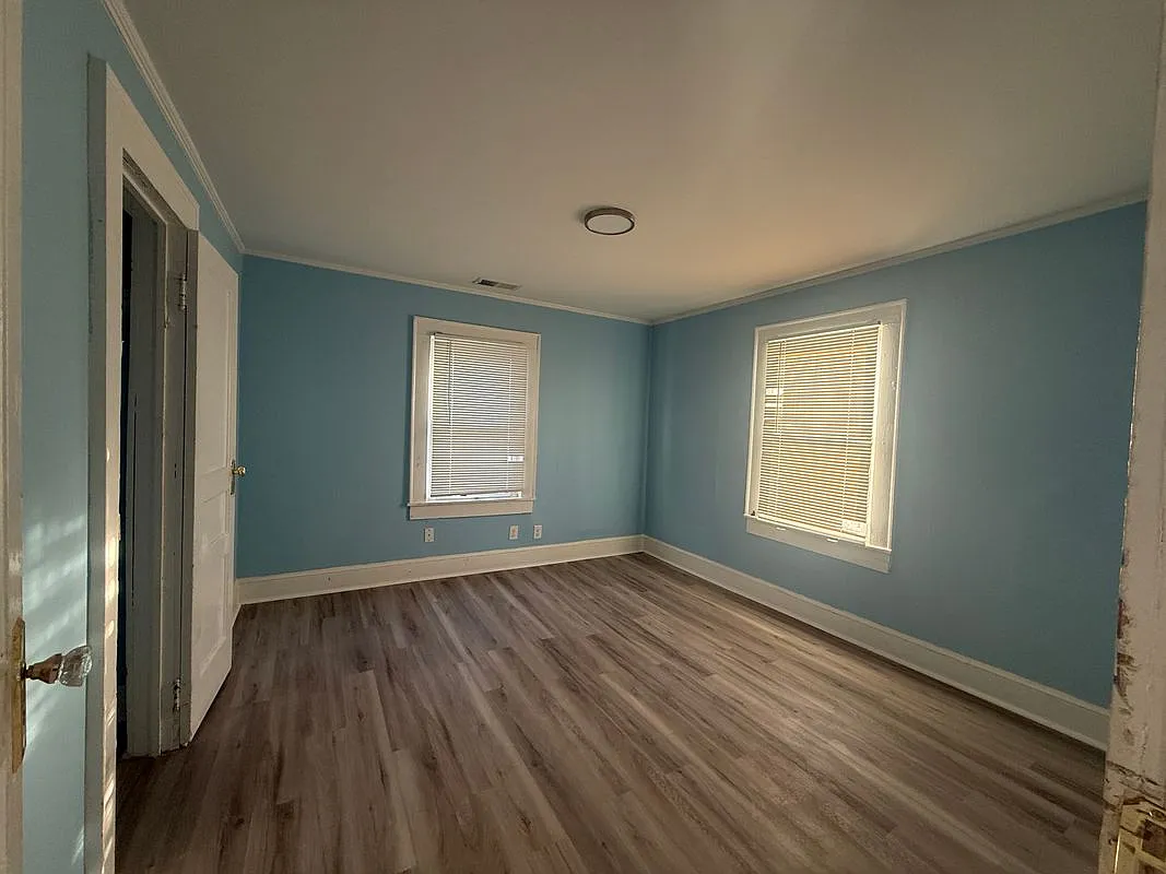 3 bed, 1.0 bath, 964 sqft, $1,250 — Photo 4